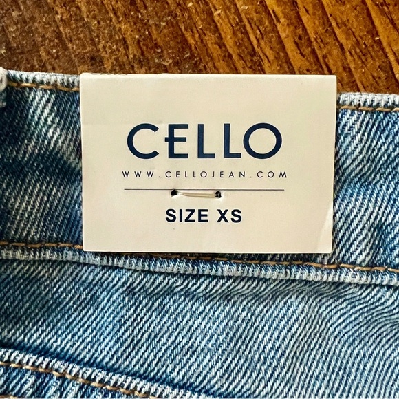 Cello NWT Distressed High Waisted Denim Shorts - XS (25") - Picture 7 of 12